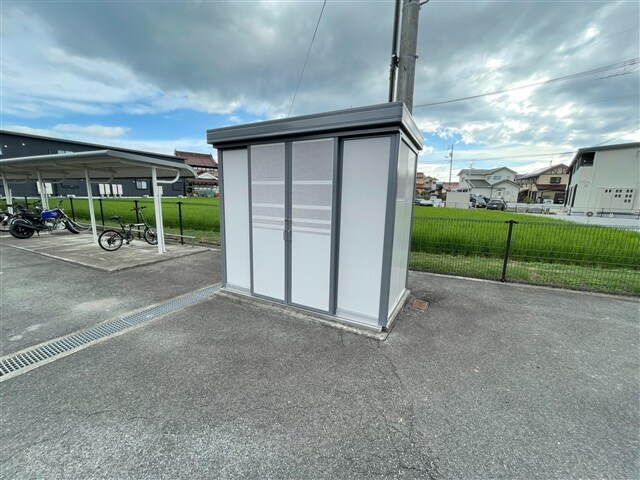 物件外観写真3　(敷地内ゴミステーション)