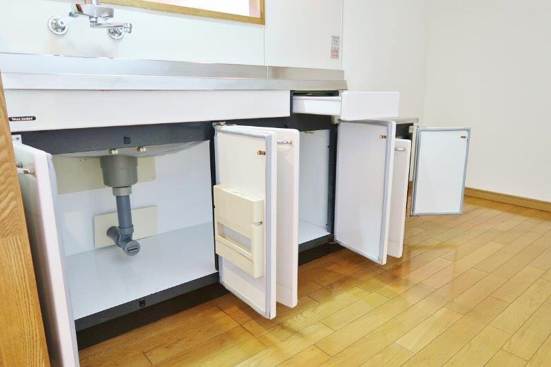 物件内観写真10　(キッチン戸棚)