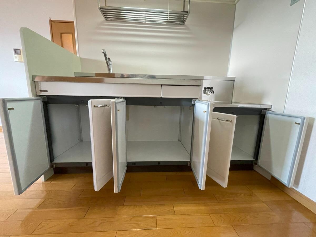 物件内観写真10　(キッチン収納)