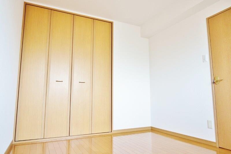 物件内観写真11　(居室5.6帖)