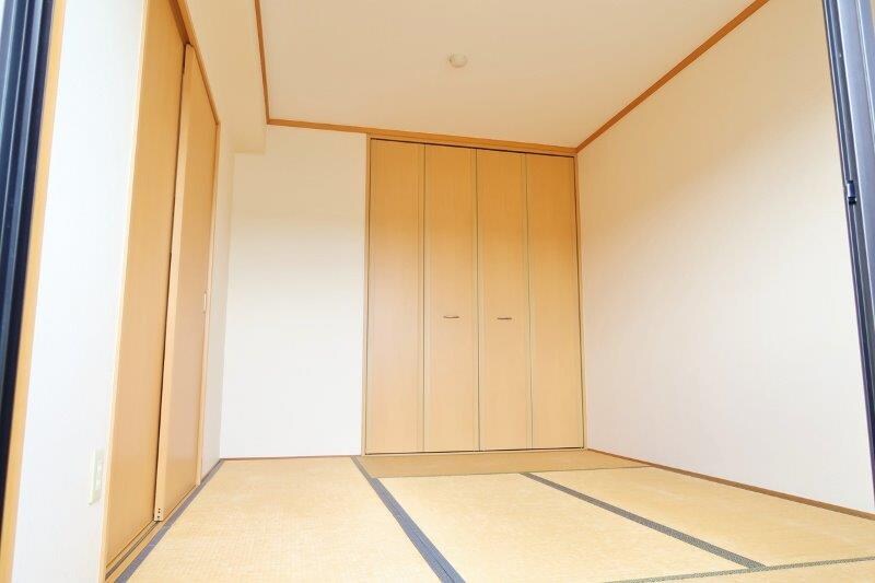 物件内観写真12　(居室6帖)