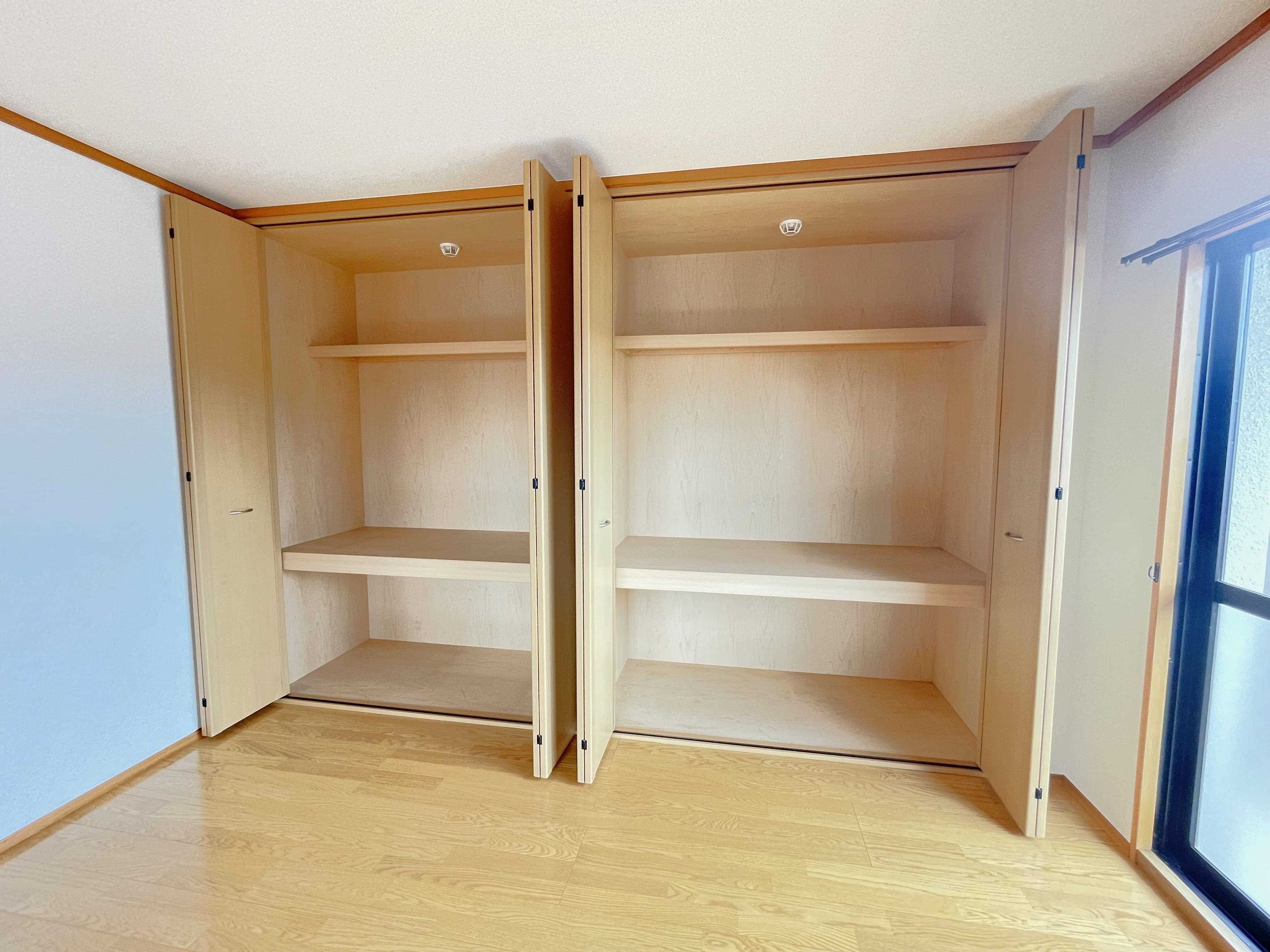 物件内観写真14　(居室収納)