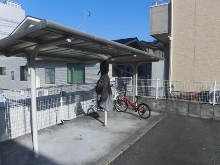物件外観写真2　(駐輪場)
