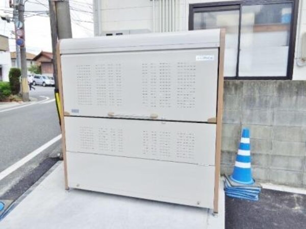外観(敷地内ゴミステーション)