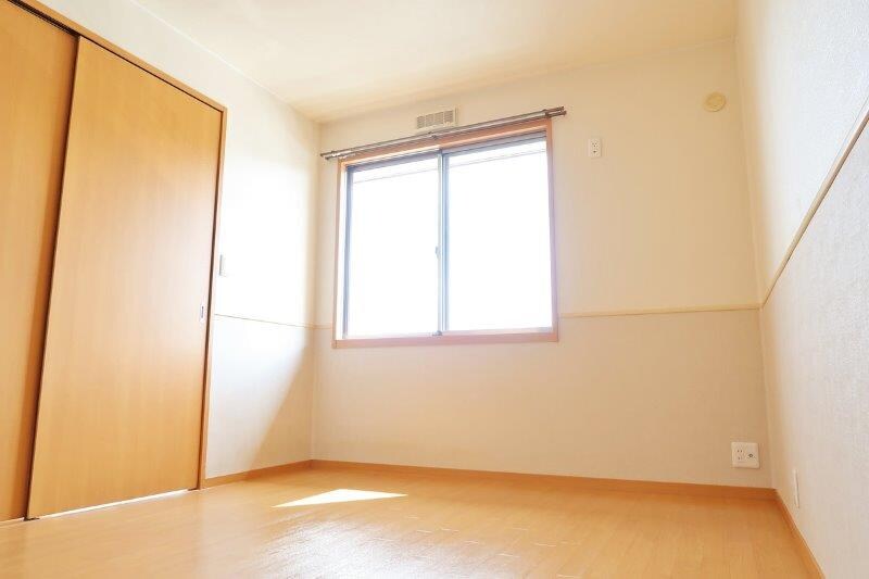 物件内観写真9　(洋室6帖(南側))