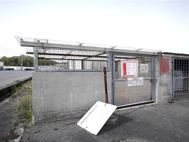 物件外観写真3　(敷地内ゴミステーション)