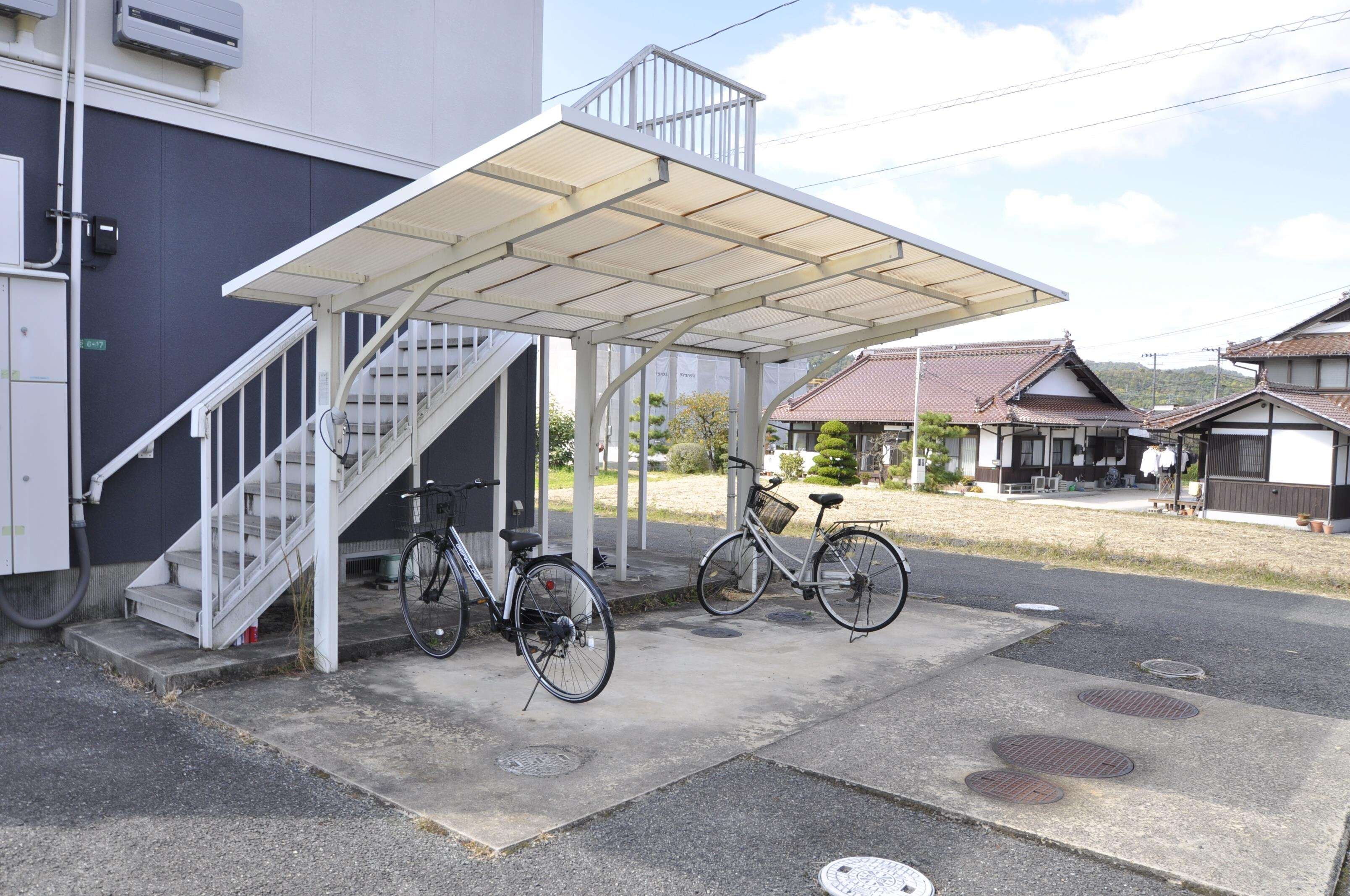 物件外観写真2　(駐輪場)