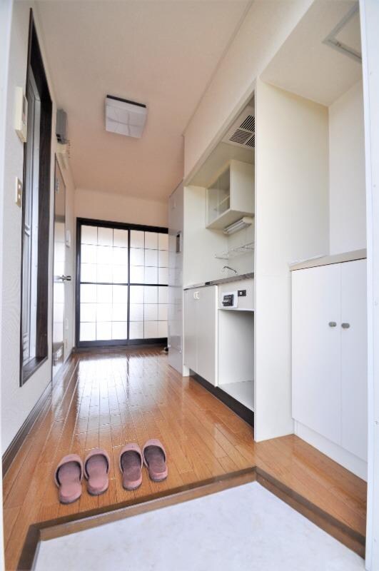 物件内観写真5　(玄関)