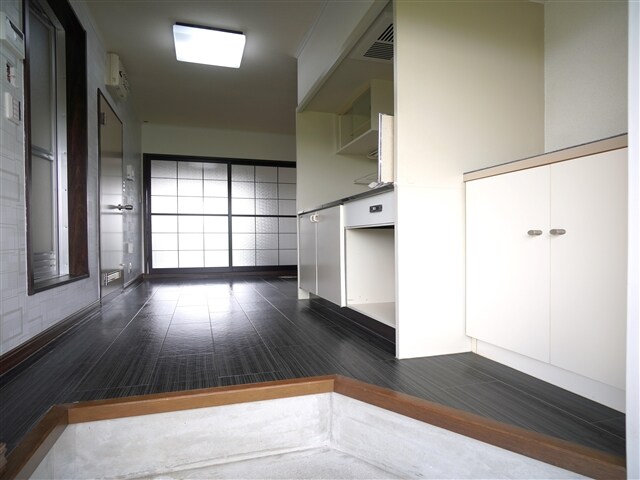 物件内観写真6　(玄関スペース)