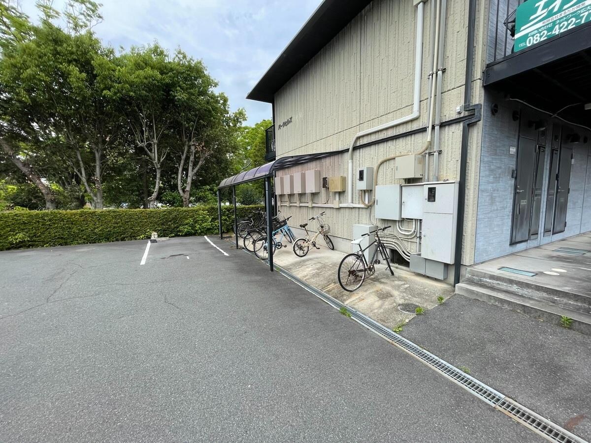 物件外観写真2　(駐輪場)