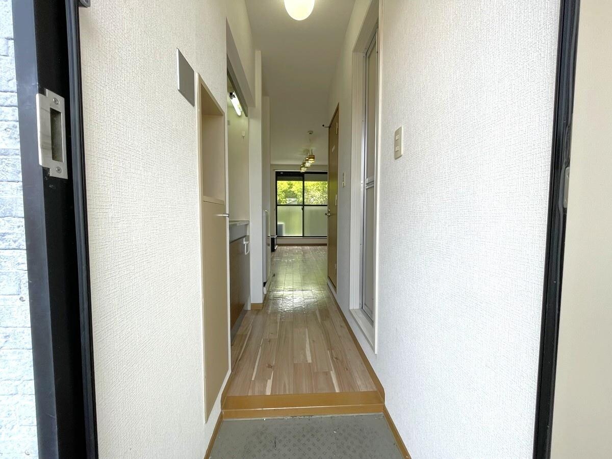 物件内観写真5　(玄関)