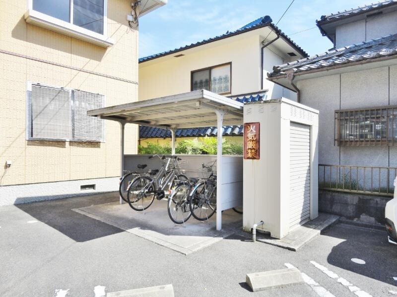 物件外観写真2　(駐輪場)