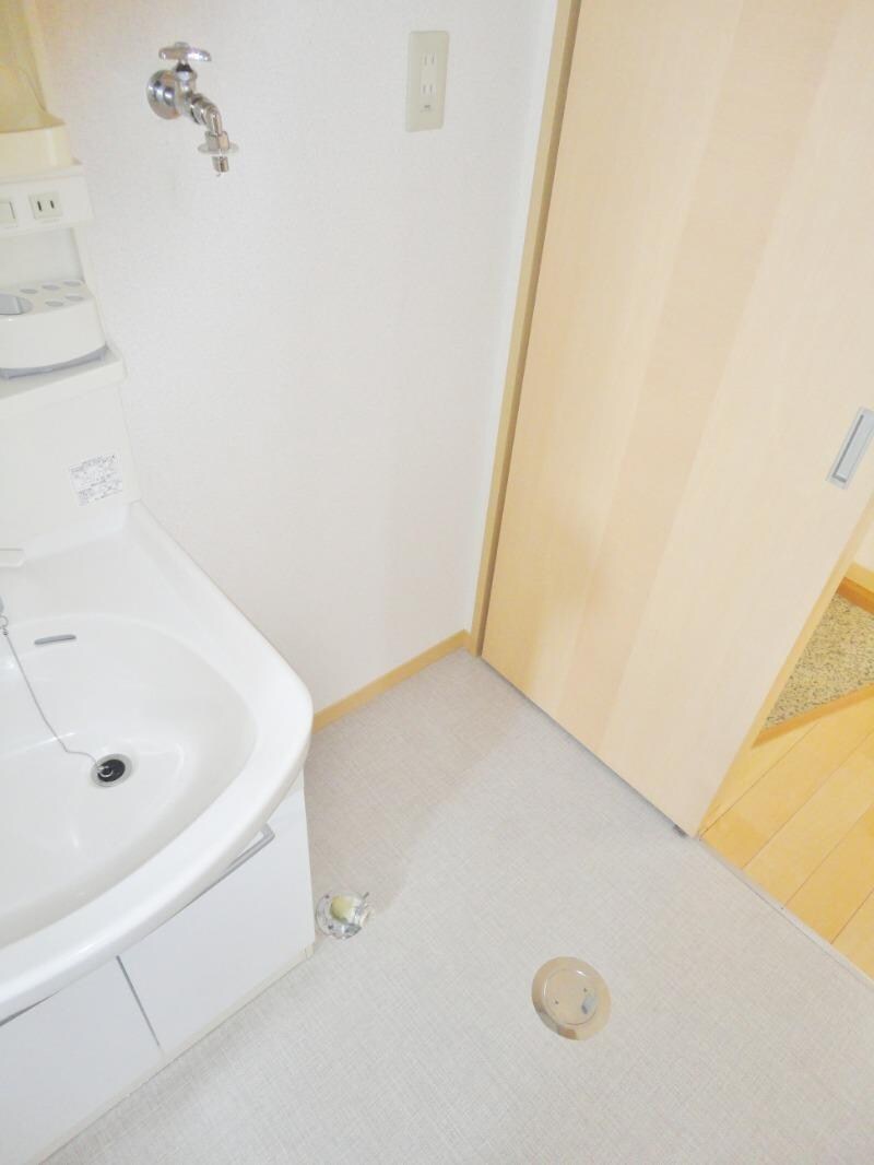 物件内観写真16　(室内洗濯機置場)