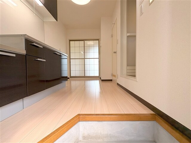 物件内観写真6　(玄関)