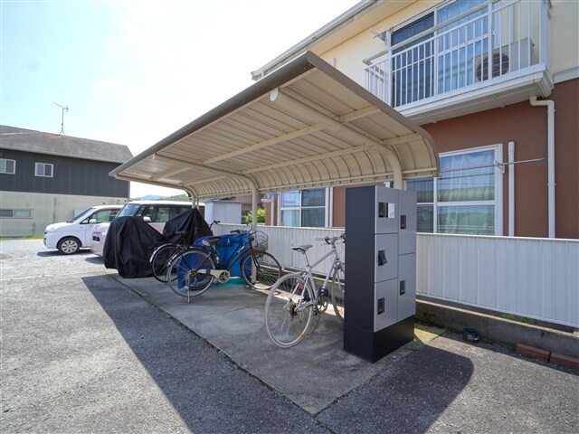 物件外観写真3　(駐輪場)
