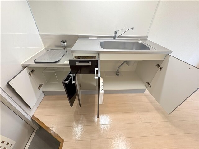 物件内観写真10　(キッチン収納)