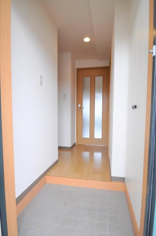 物件内観写真4　(玄関)