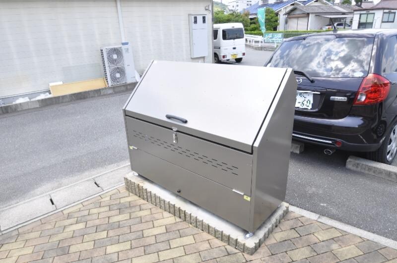 物件外観写真3　(敷地内ゴミステーション)