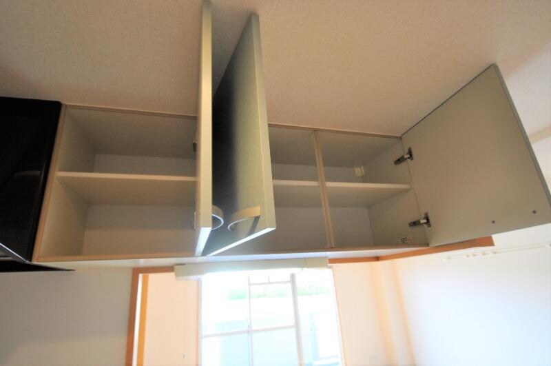 物件内観写真10　(キッチン上部収納)