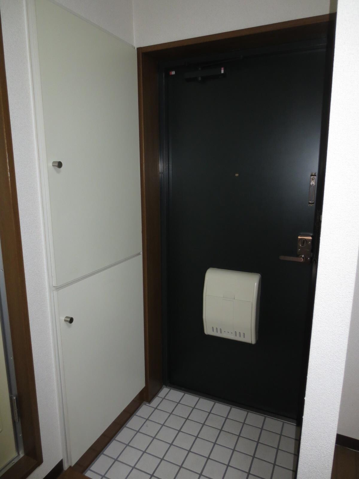 物件内観写真2　(玄関)