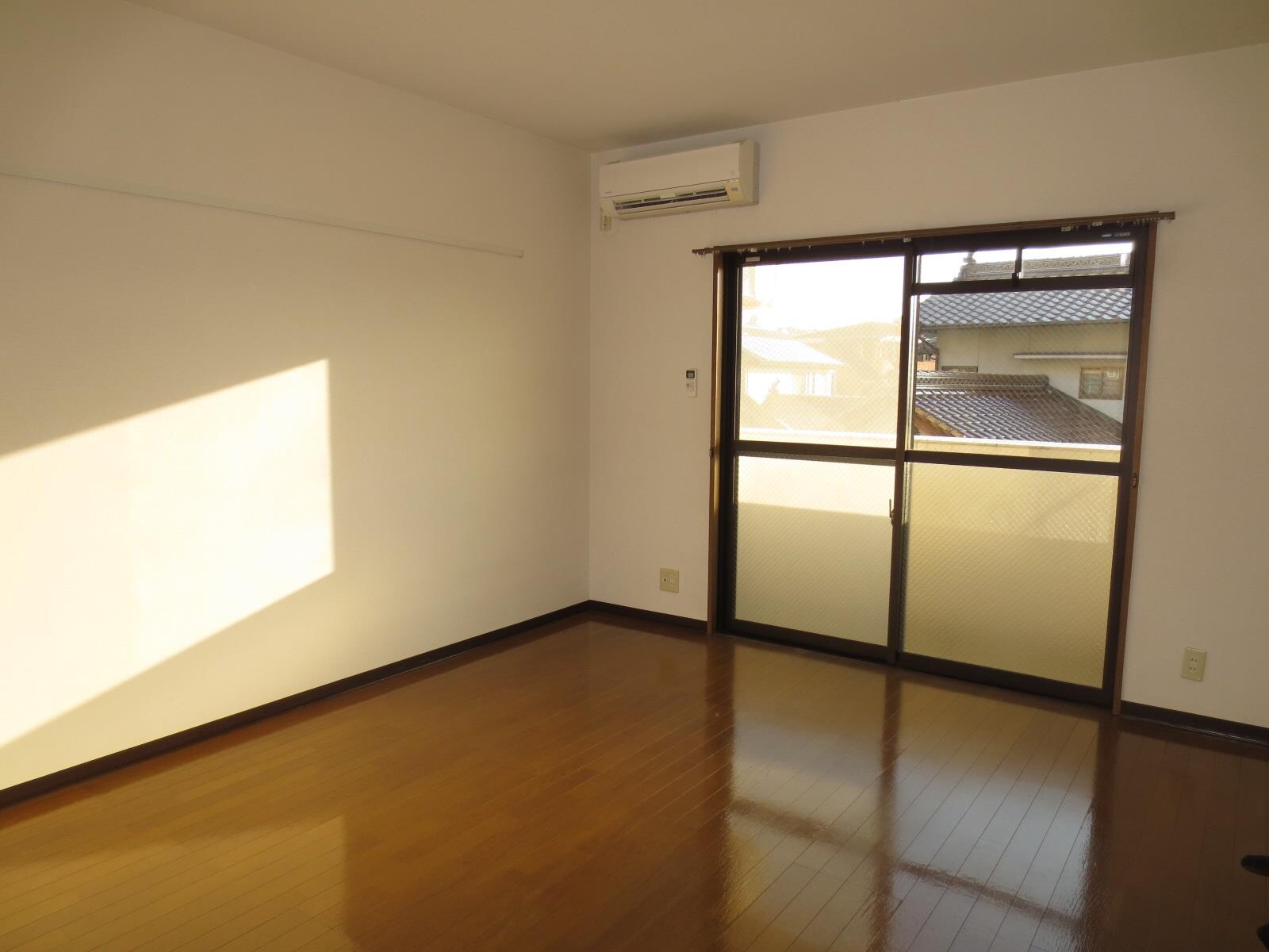 物件内観写真4　(洋室)