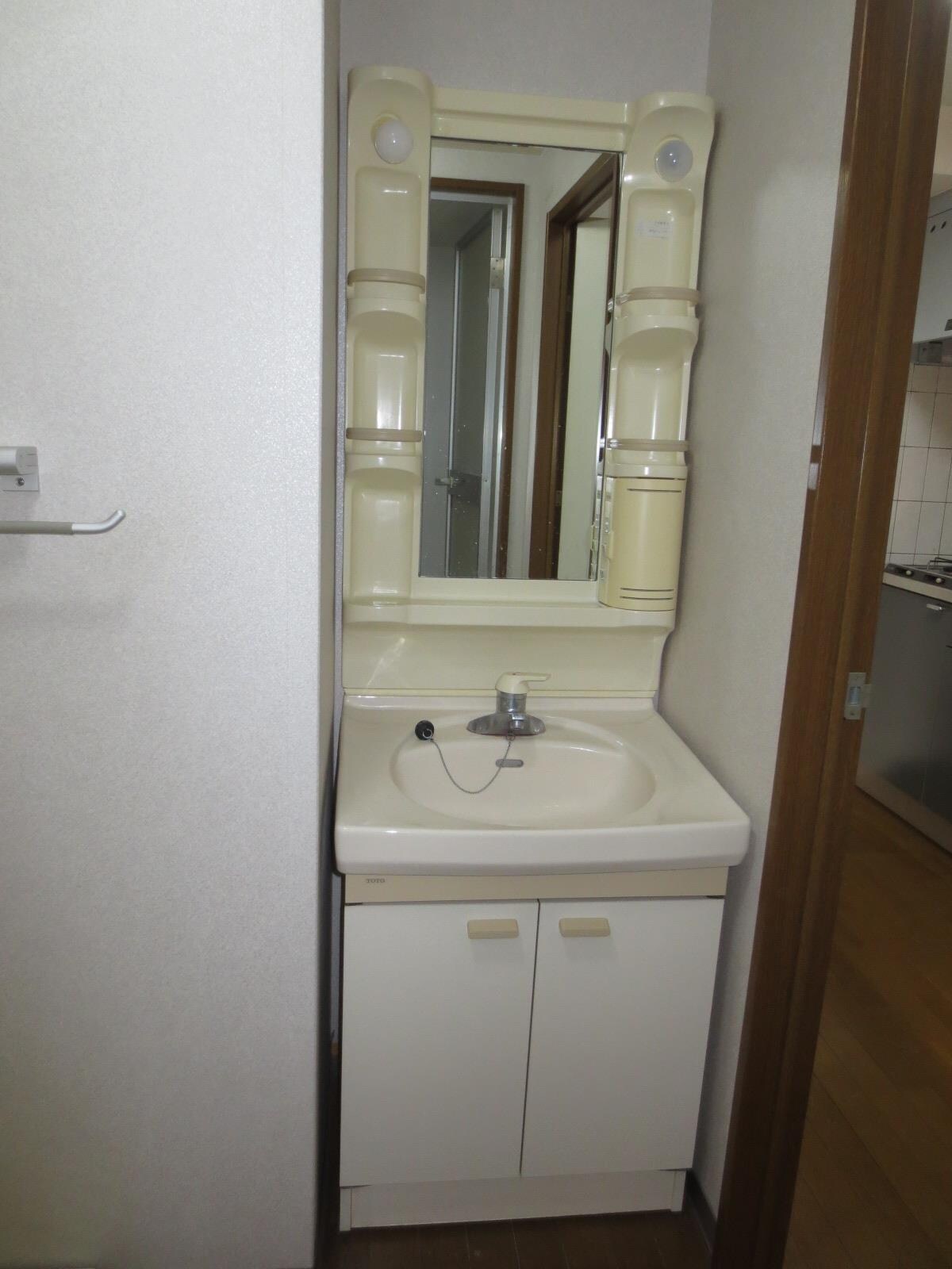 物件内観写真10　(独立洗面台)