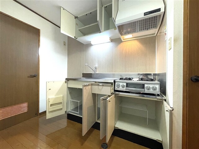 物件内観写真10　(キッチン収納)