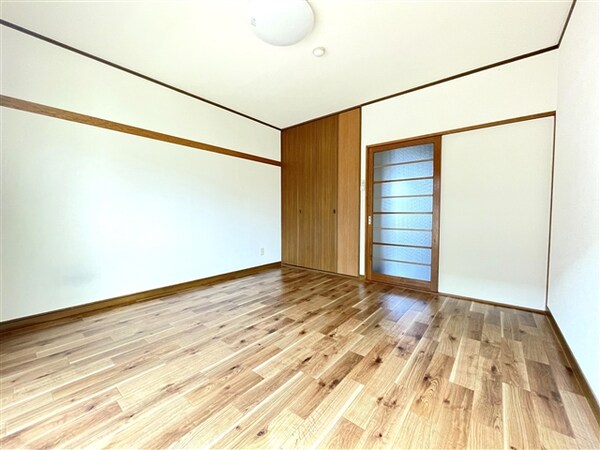 居室(洋室8帖)