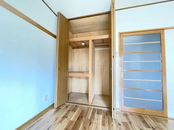 居室(たっぷりの収納。)