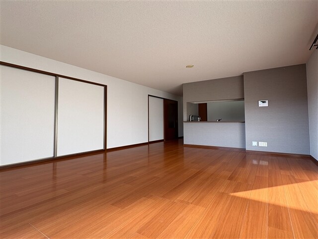 物件内観写真8　(リビングスペース)