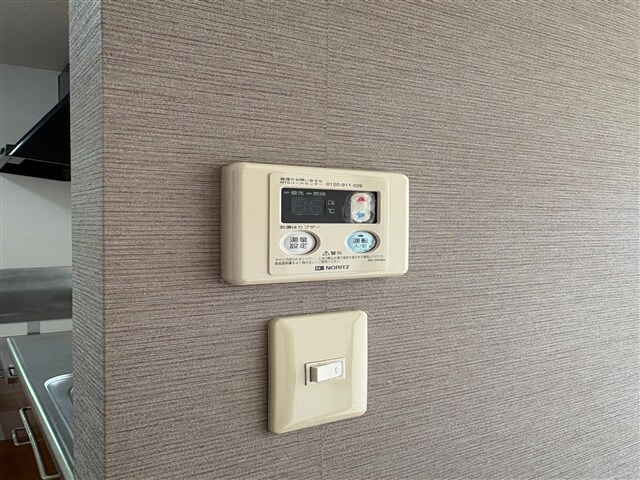 物件内観写真18　(給湯パネル)