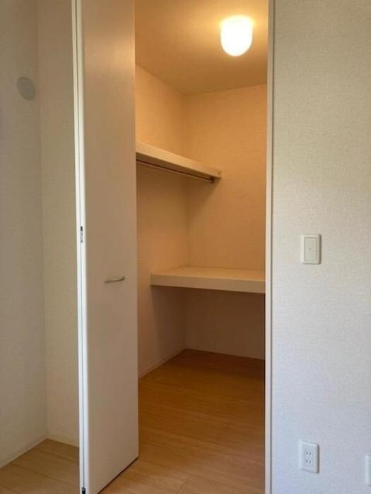 物件内観写真7　(ウォークインクローゼット)