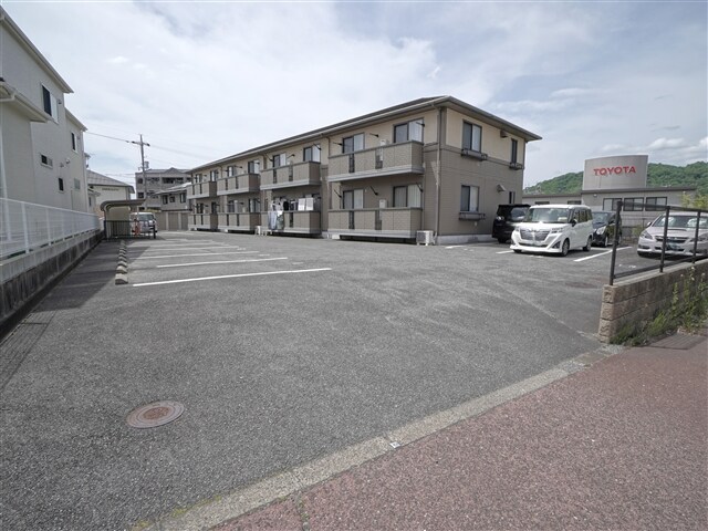 物件外観写真4　(敷地内ゴミステーション)