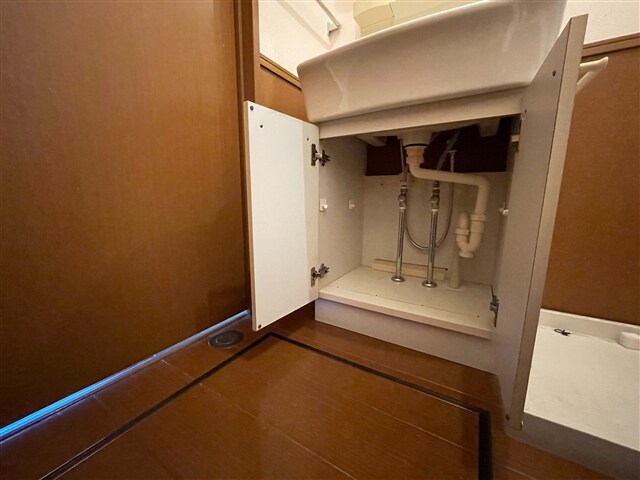 物件内観写真18　(洗面台下収納)