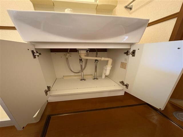 物件内観写真17　(洗面下収納)