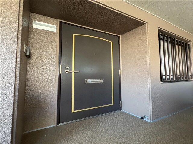 物件内観写真6　(玄関前)