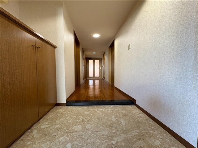 物件内観写真7　(玄関)