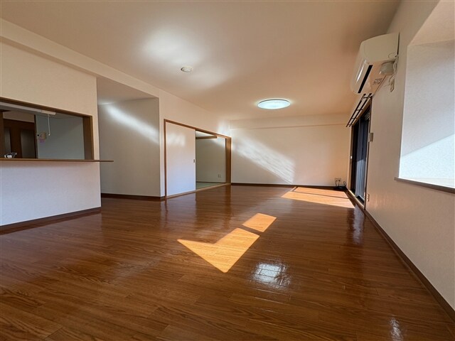 物件内観写真8　(リビング)