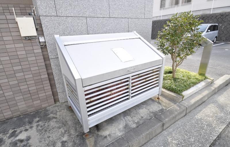 物件外観写真4　(敷地内ゴミステーション)