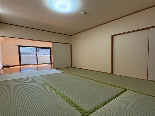 物件内観写真16　(居室2　収納)