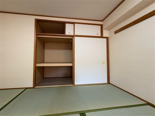 物件内観写真17　(居室3　収納)