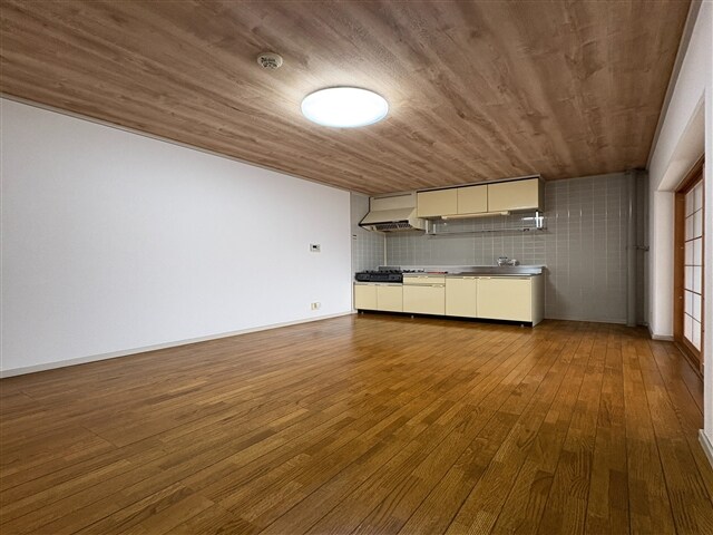 物件内観写真5　(リビングスペース)