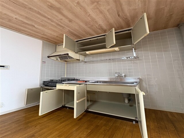 物件内観写真8　(キッチン収納)