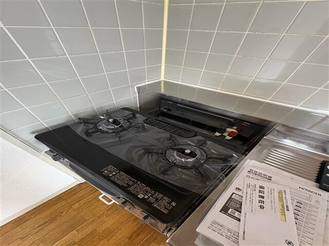 物件内観写真9　(三口ガスコンロ)