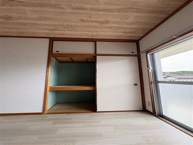 物件内観写真13　(押入れ)