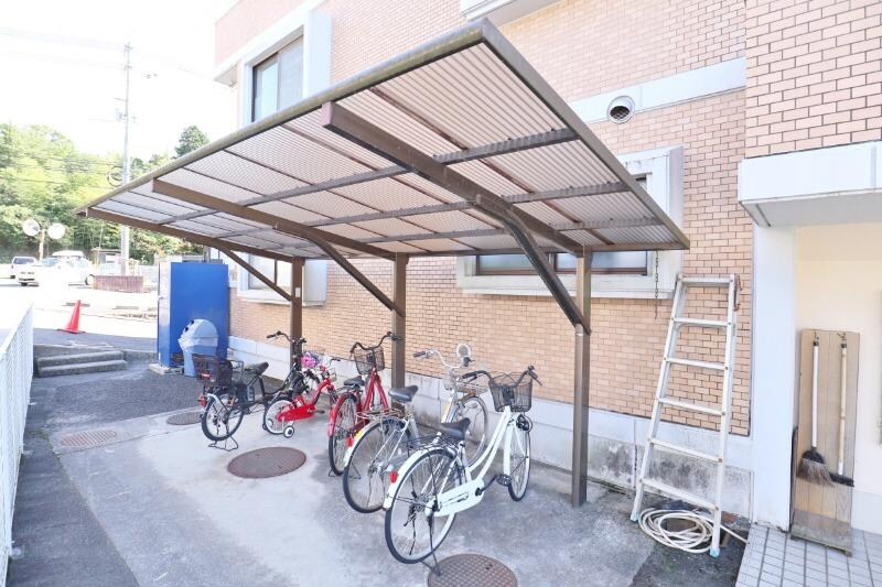 物件外観写真2　(駐輪場)