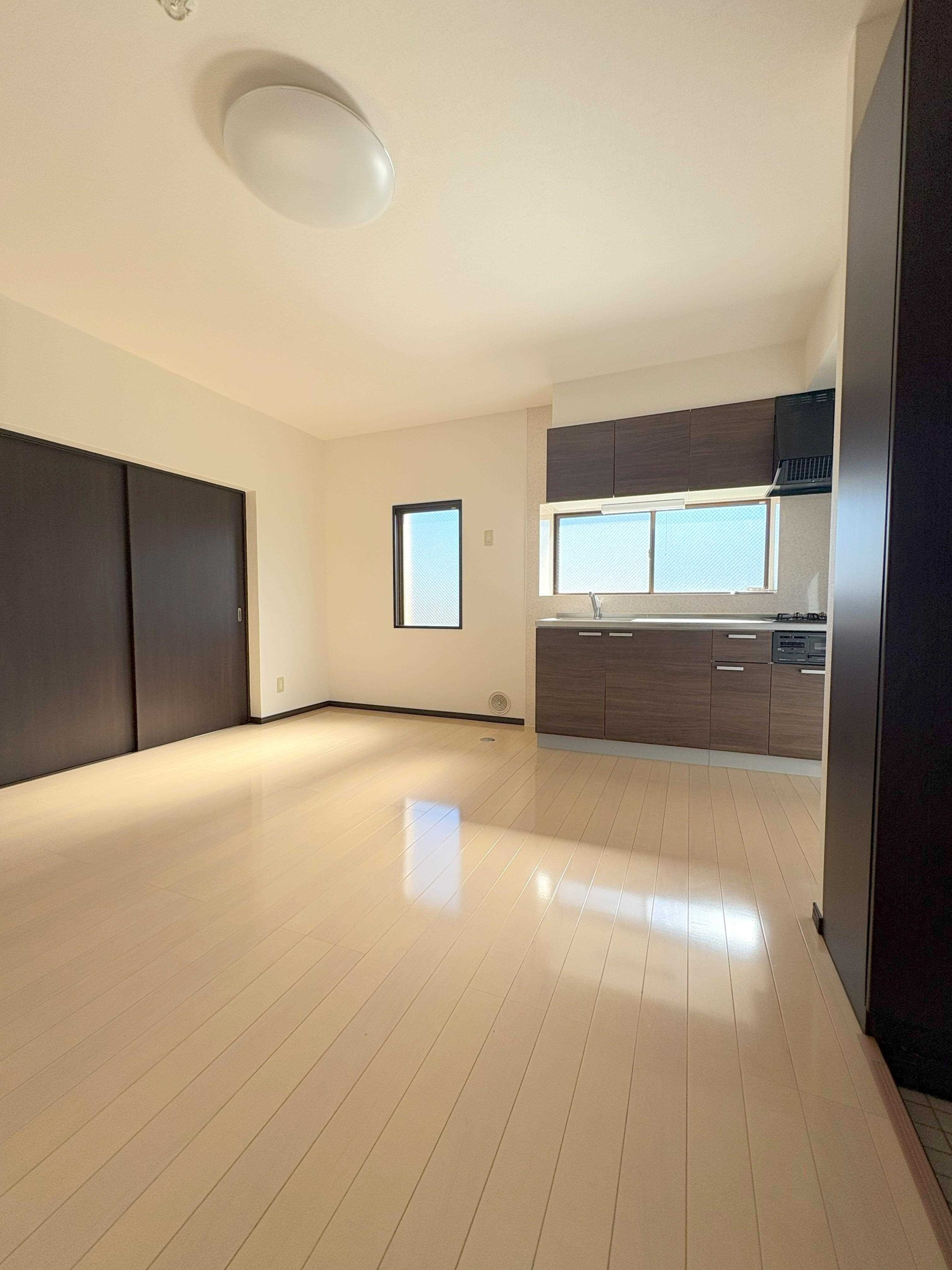 物件内観写真6　(リビング)