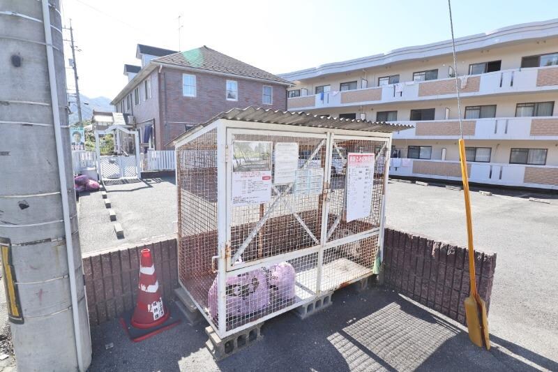 物件外観写真3　(ごみステーション)