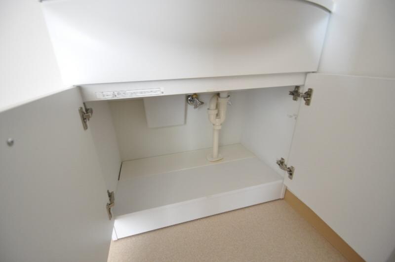 物件内観写真17　(洗面台収納)