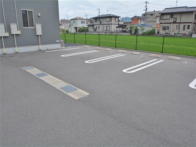 物件外観写真2　(駐車場)